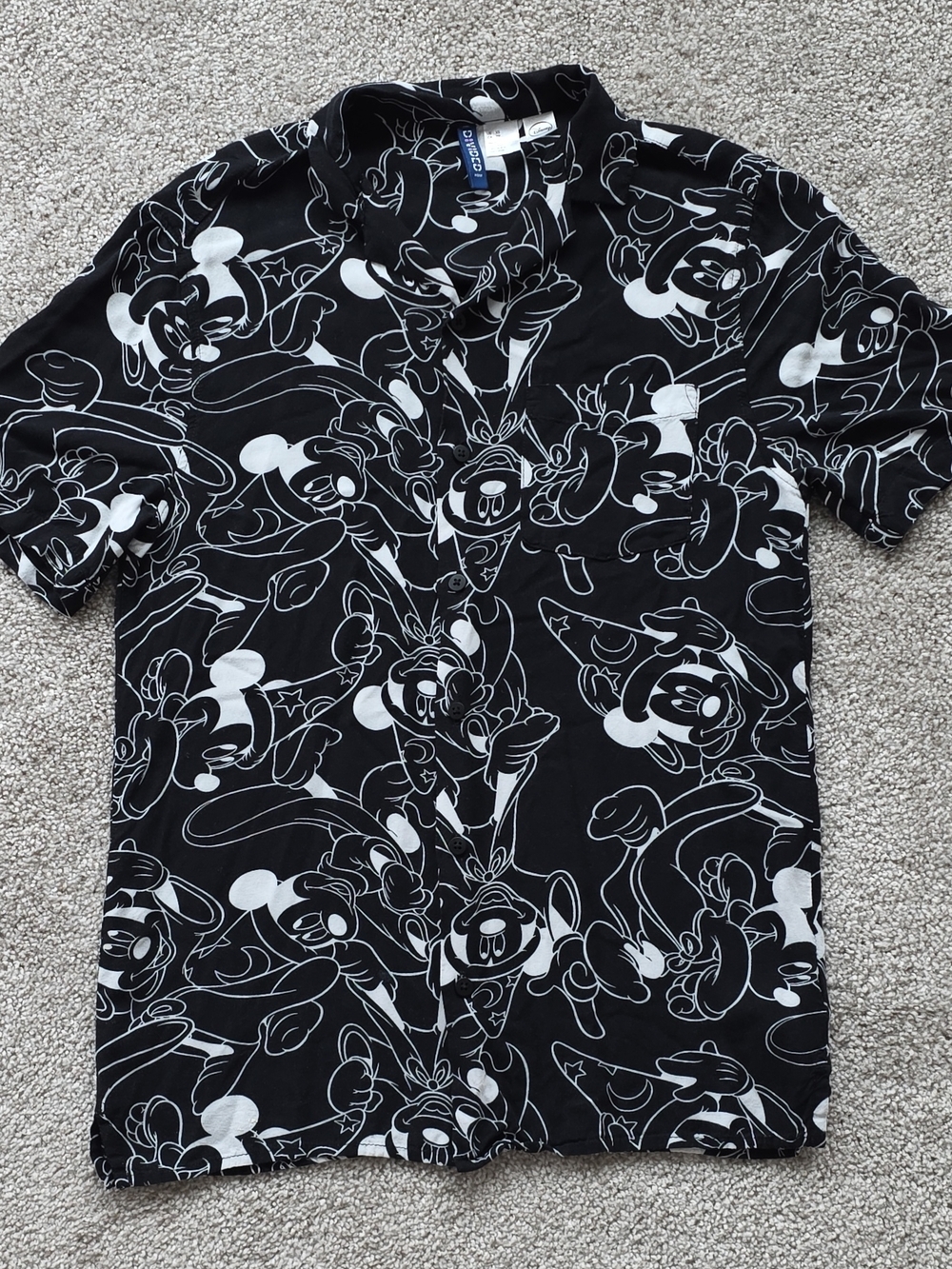 Black & White Graphic Short-Sleeve Men’s Shirt